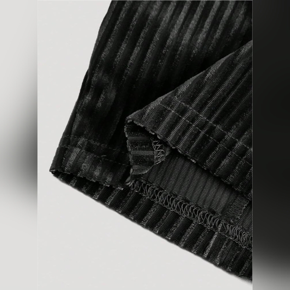 Black Lace-Up Corset Halter Top - Picture 4 of 4